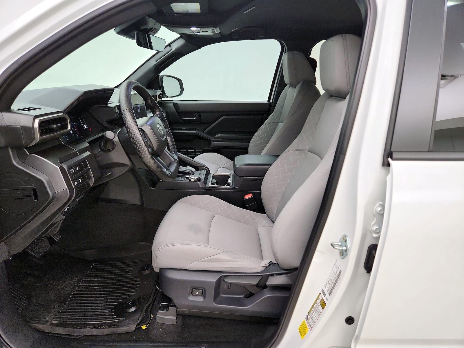 2026 Toyota Tacoma SR5 - Photo 12