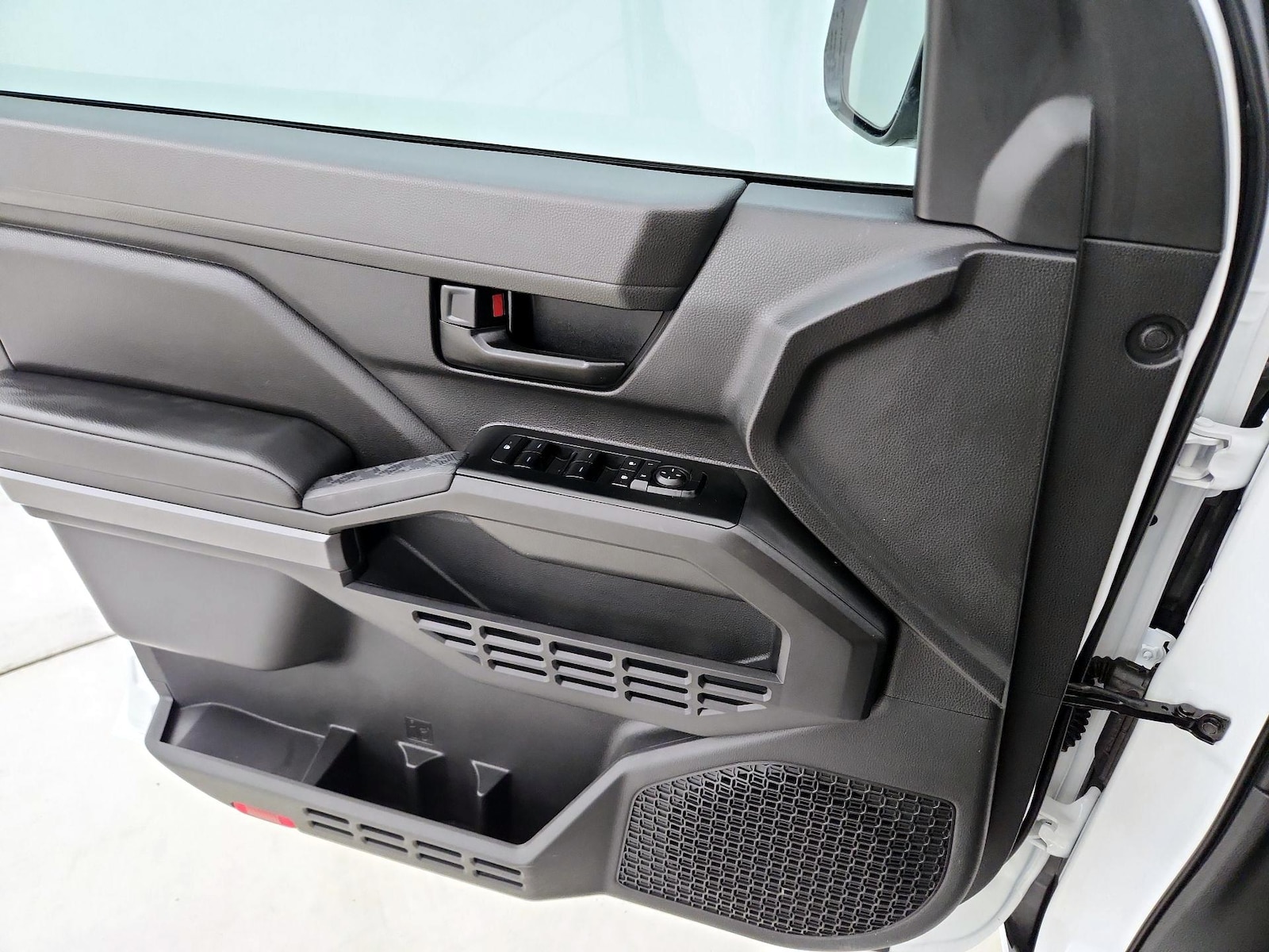 2026 Toyota Tacoma SR5 - Photo 13