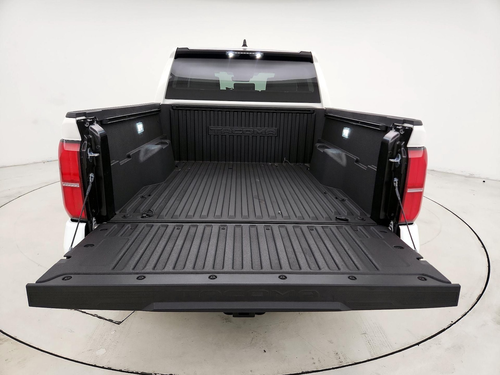 2026 Toyota Tacoma SR5 - Photo 21