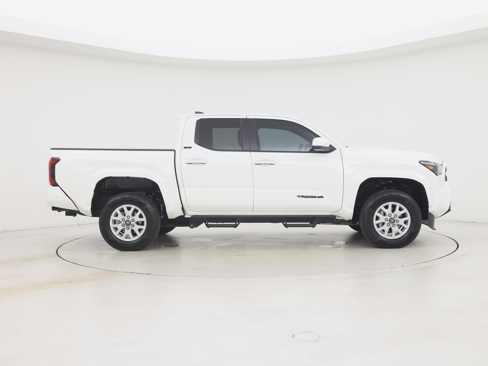 2026 Toyota Tacoma SR5 - Photo 8