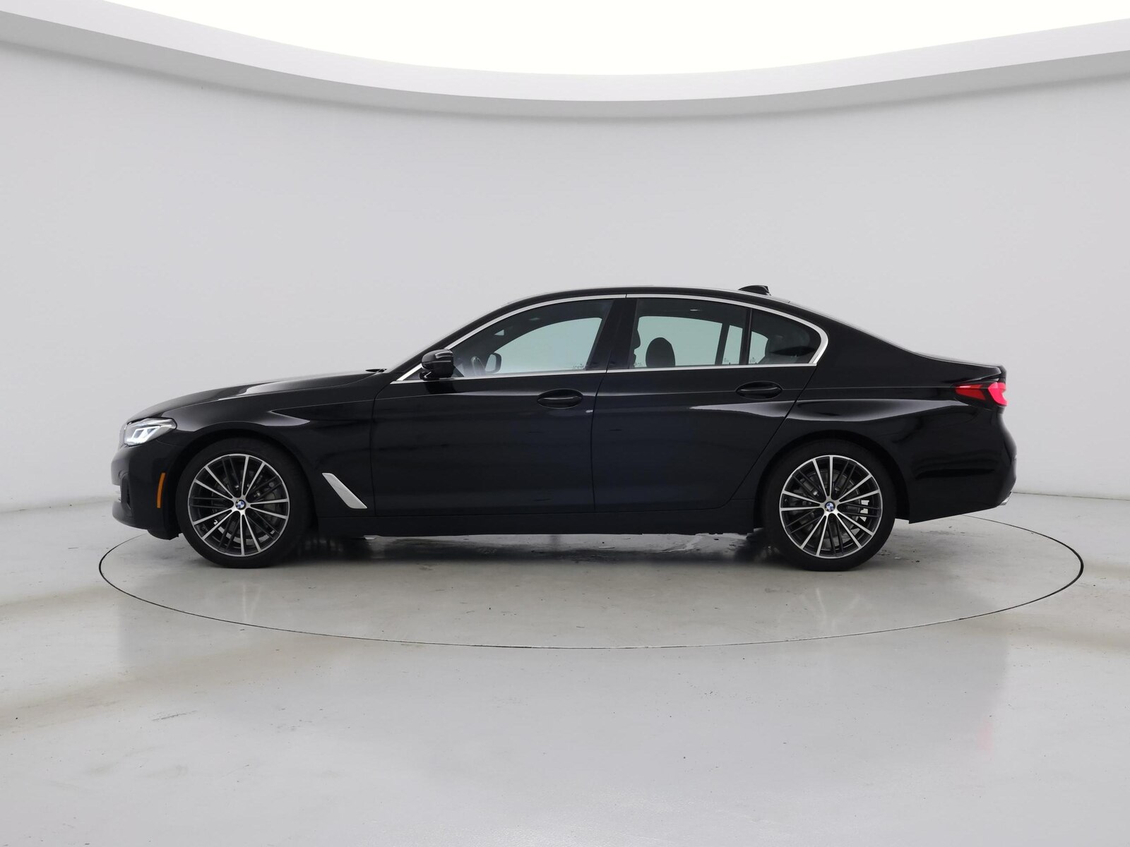 2023 BMW 5 Series 530i - Photo 4