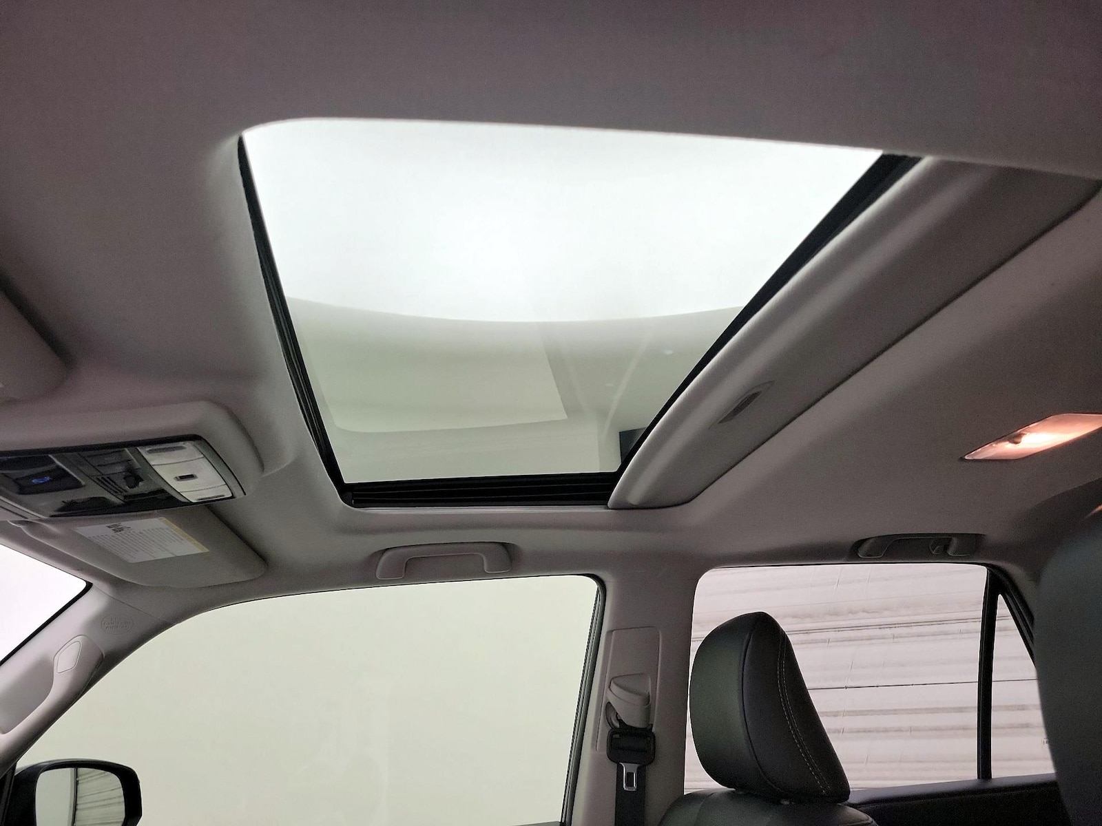 Sunroof(s) & Overhead Airbags