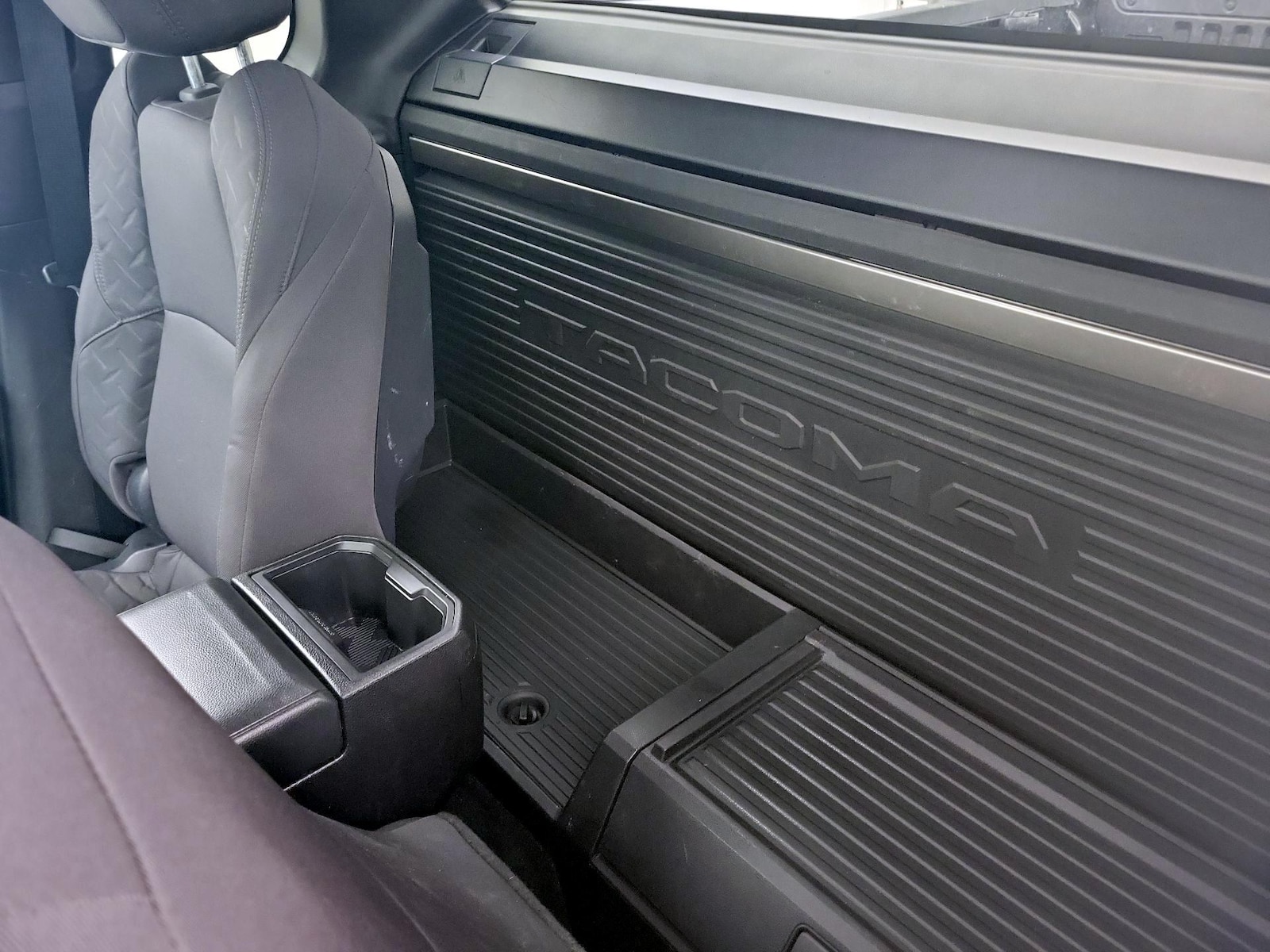 2025 Toyota Tacoma SR - Photo 18