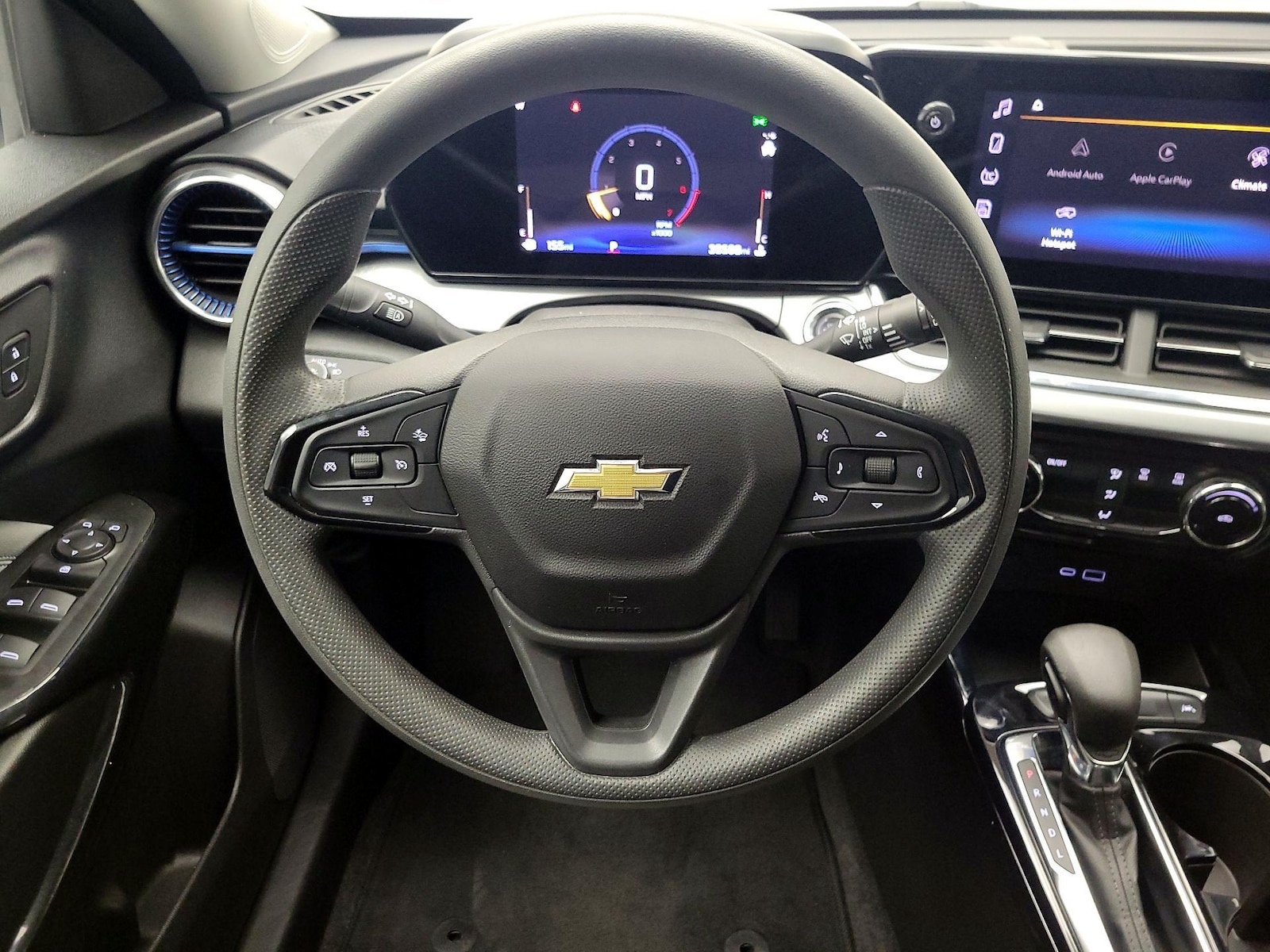 2025 Chevrolet Trax LT - Photo 11