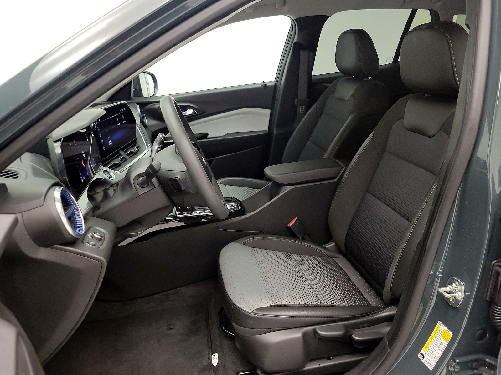 2025 Chevrolet Trax LT - Photo 12