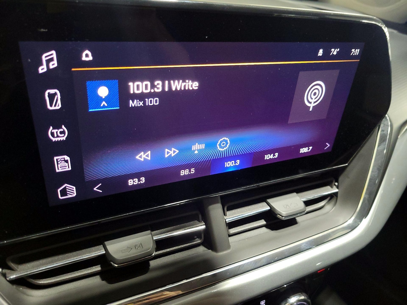 2025 Chevrolet Trax LT - Photo 15