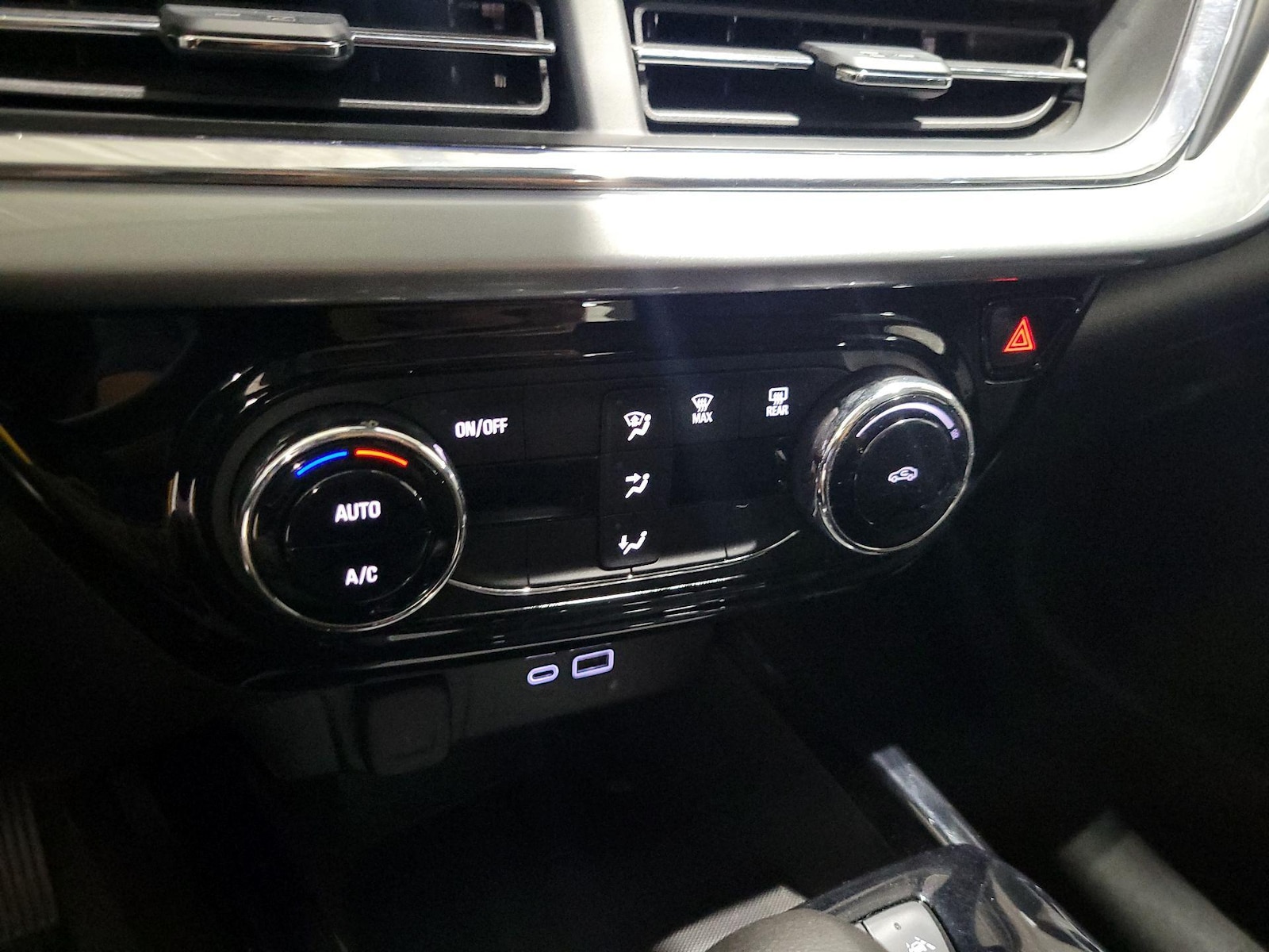 2025 Chevrolet Trax LT - Photo 16