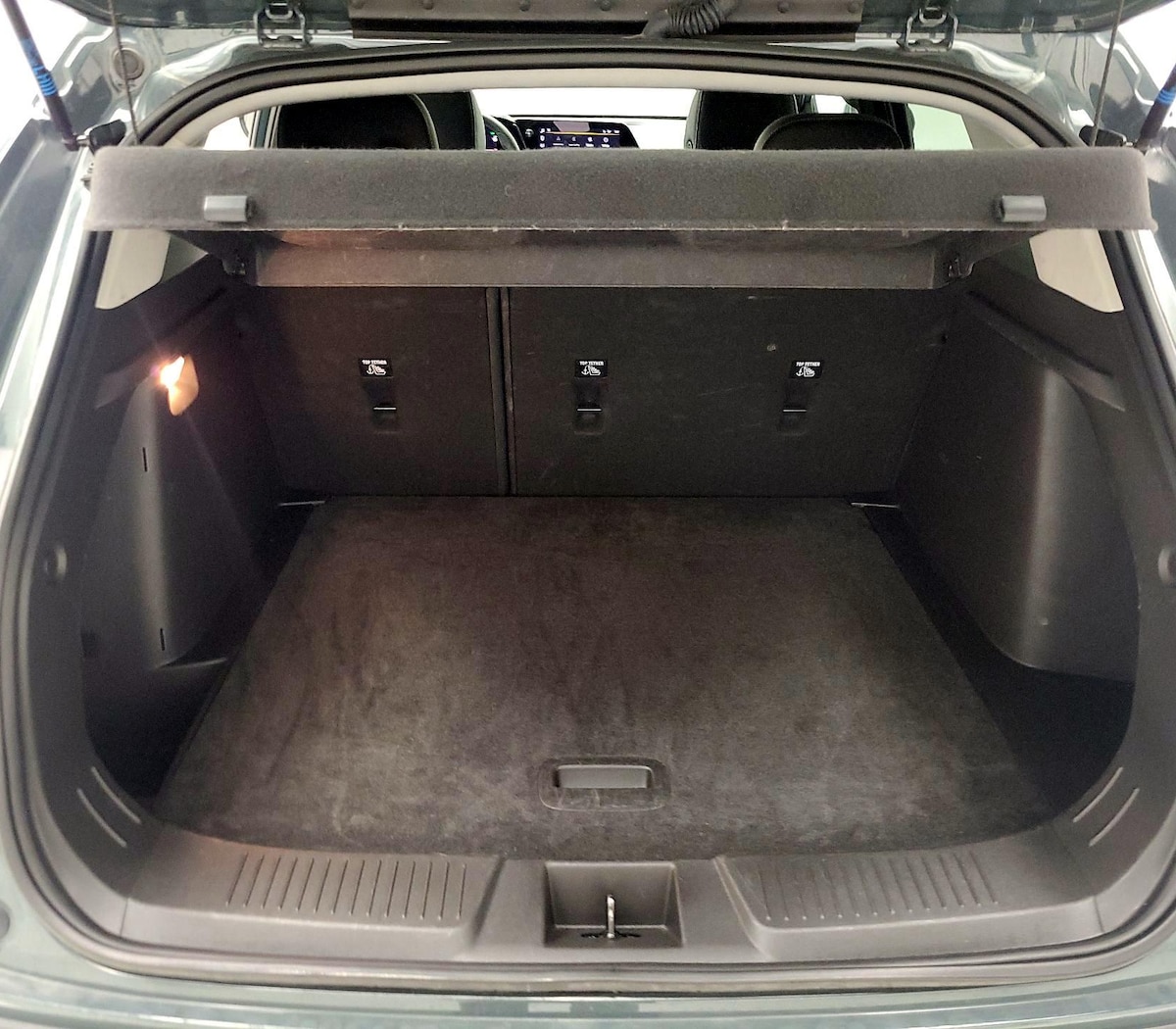Trunk/Cargo (Seats Up)