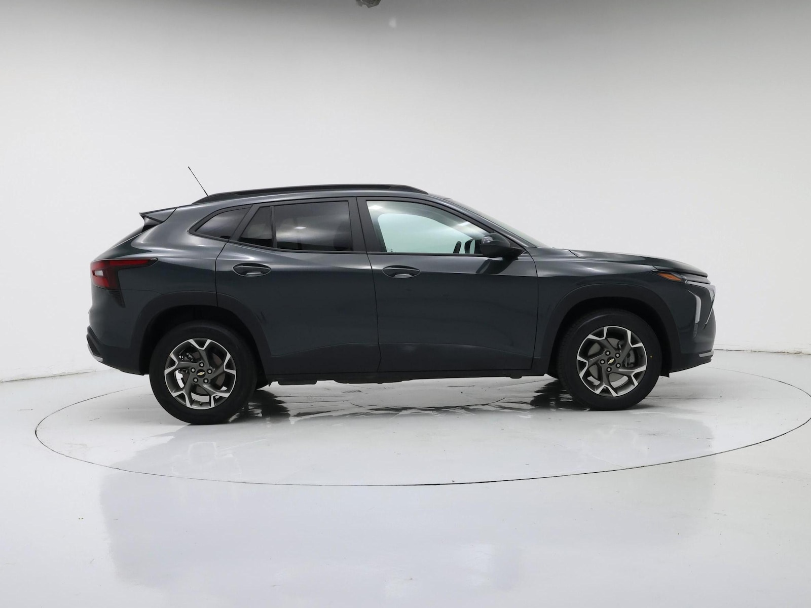2025 Chevrolet Trax LT - Photo 8