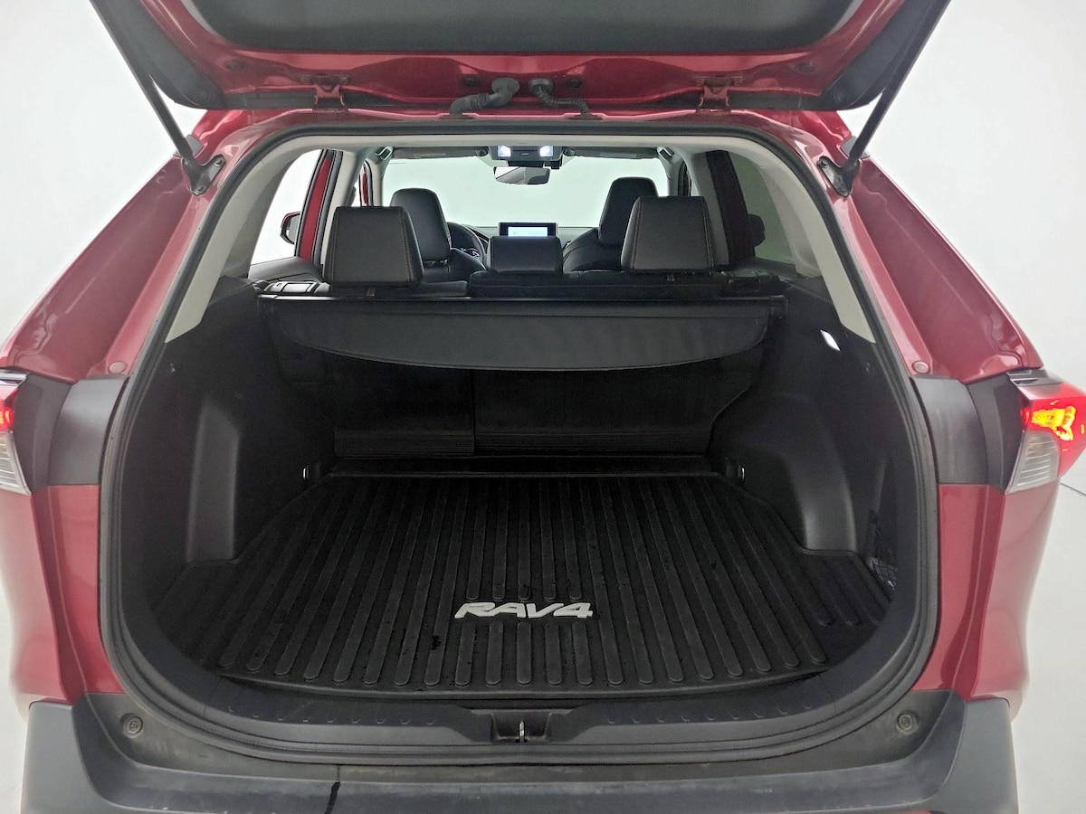 Trunk/Cargo (Seats Up)