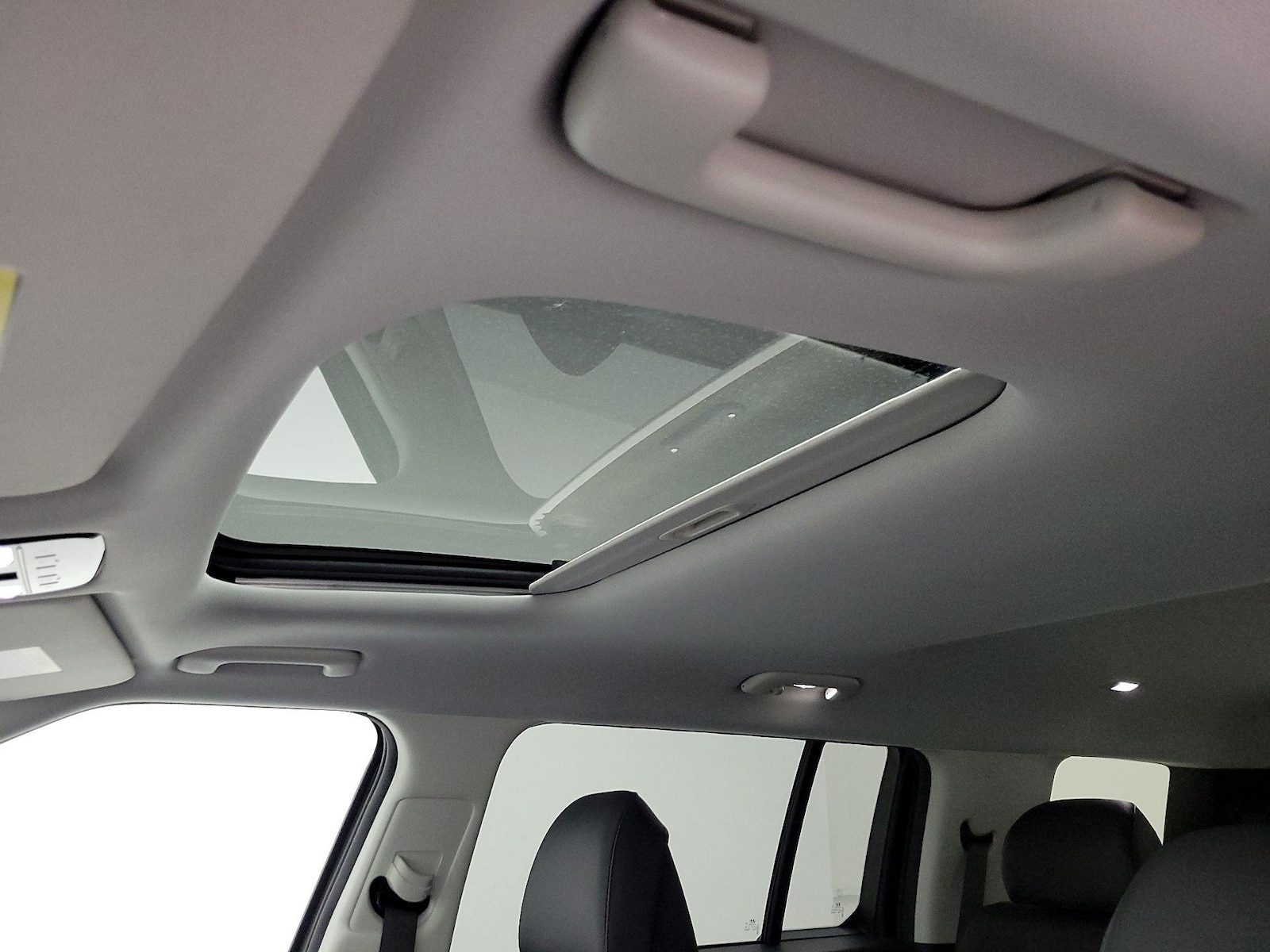 Sunroof(s) & Overhead Airbags