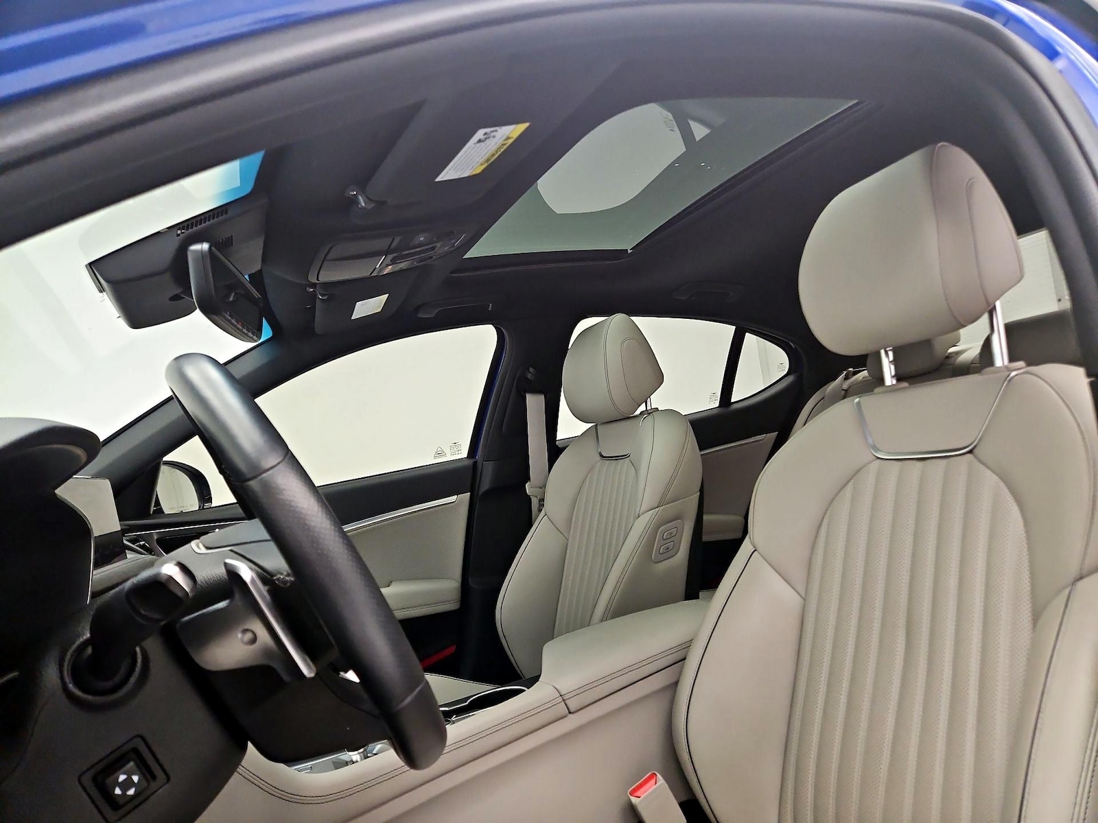 Sunroof(s) & Overhead Airbags