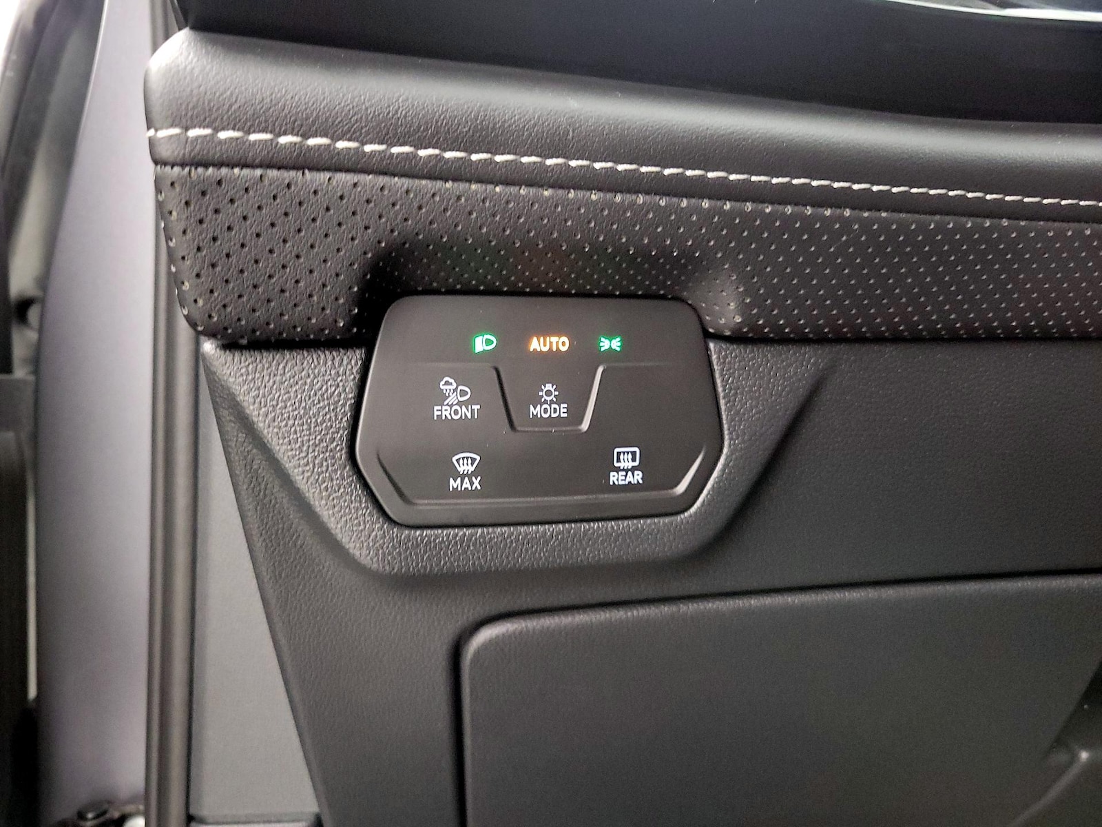 2024 Volkswagen Atlas Cross Sport SE w/Tech - Photo 14