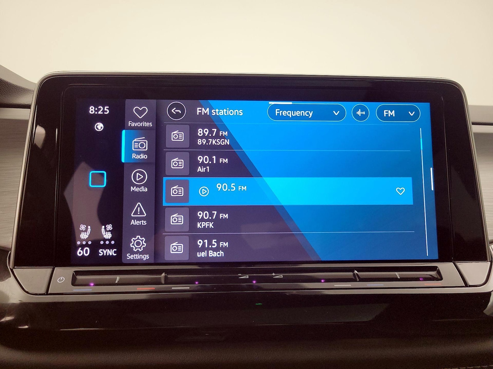 2024 Volkswagen Atlas Cross Sport SE w/Tech - Photo 17