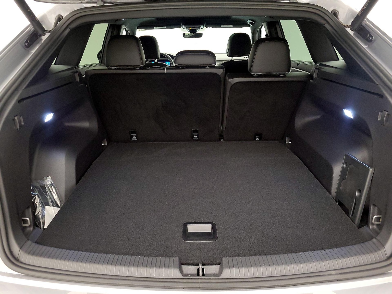 2024 Volkswagen Atlas Cross Sport SE w/Tech - Photo 23