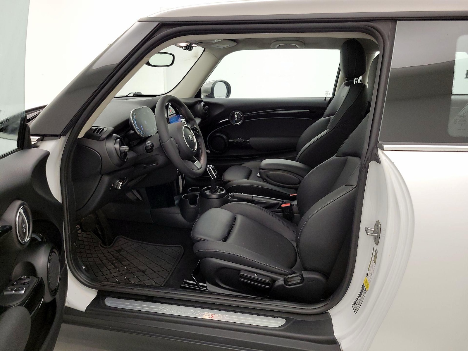 2024 MINI Hardtop 2 Door S - Photo 12