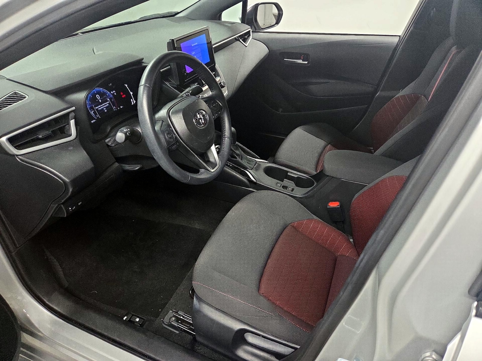2026 Toyota Corolla SE - Photo 12