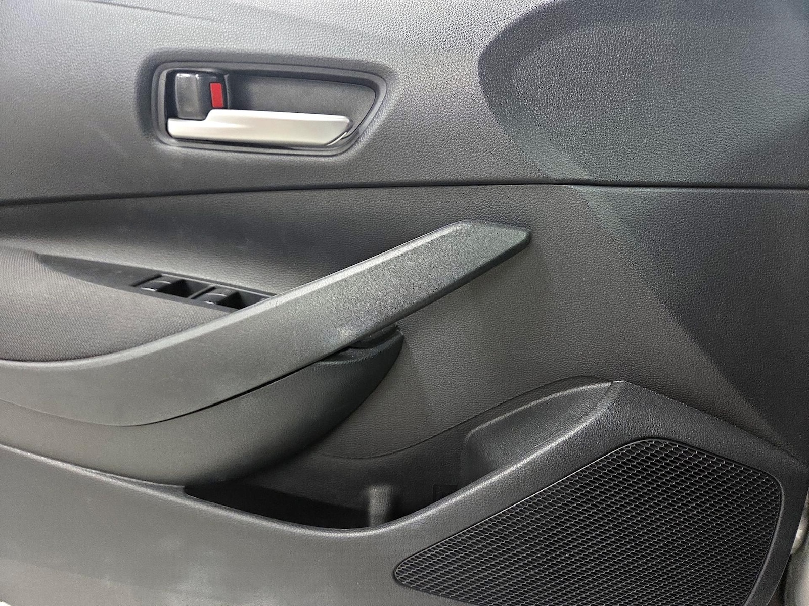2026 Toyota Corolla SE - Photo 13