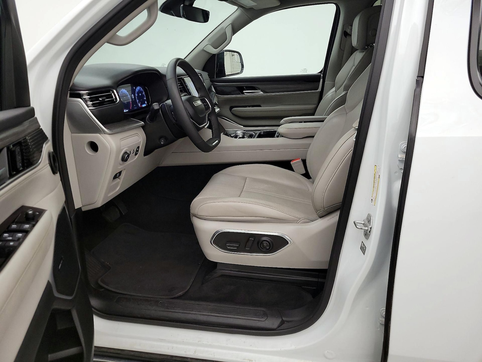 2024 Jeep Wagoneer Series II - Photo 12