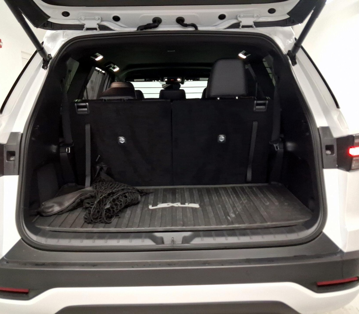 Trunk/Cargo (Seats Up)