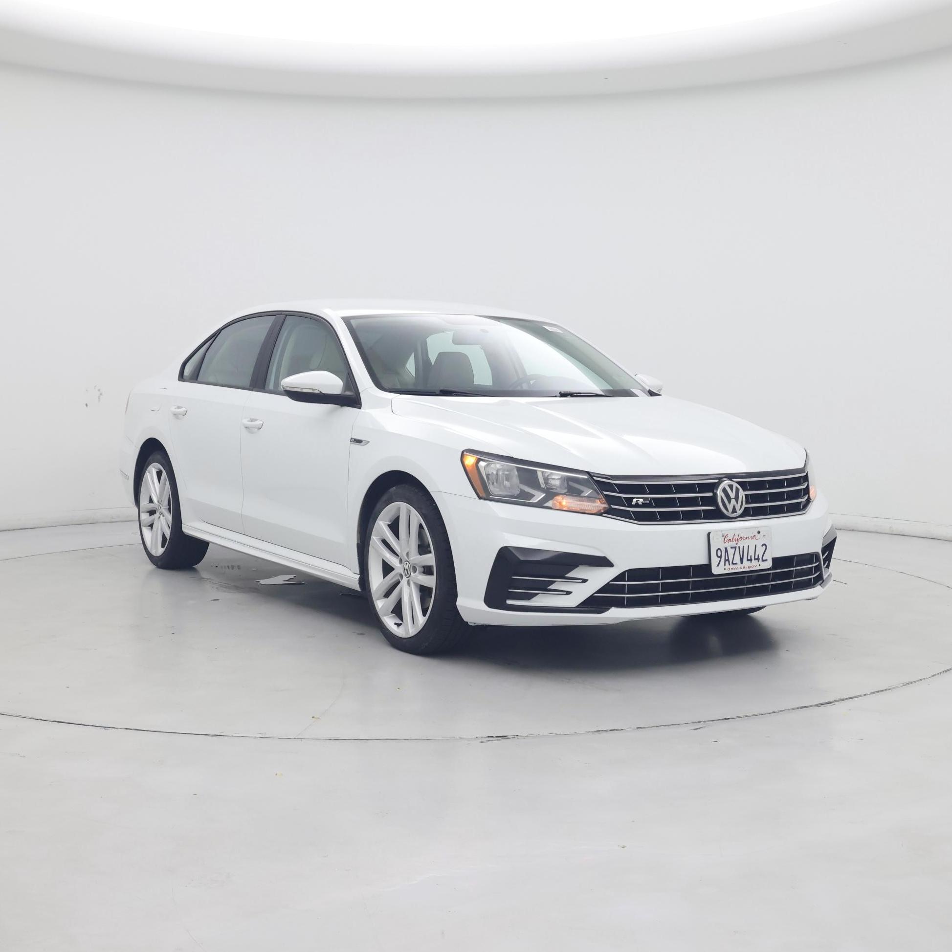 White 2018 Volkswagen Passat Sedan Front-Wheel Drive Automatic