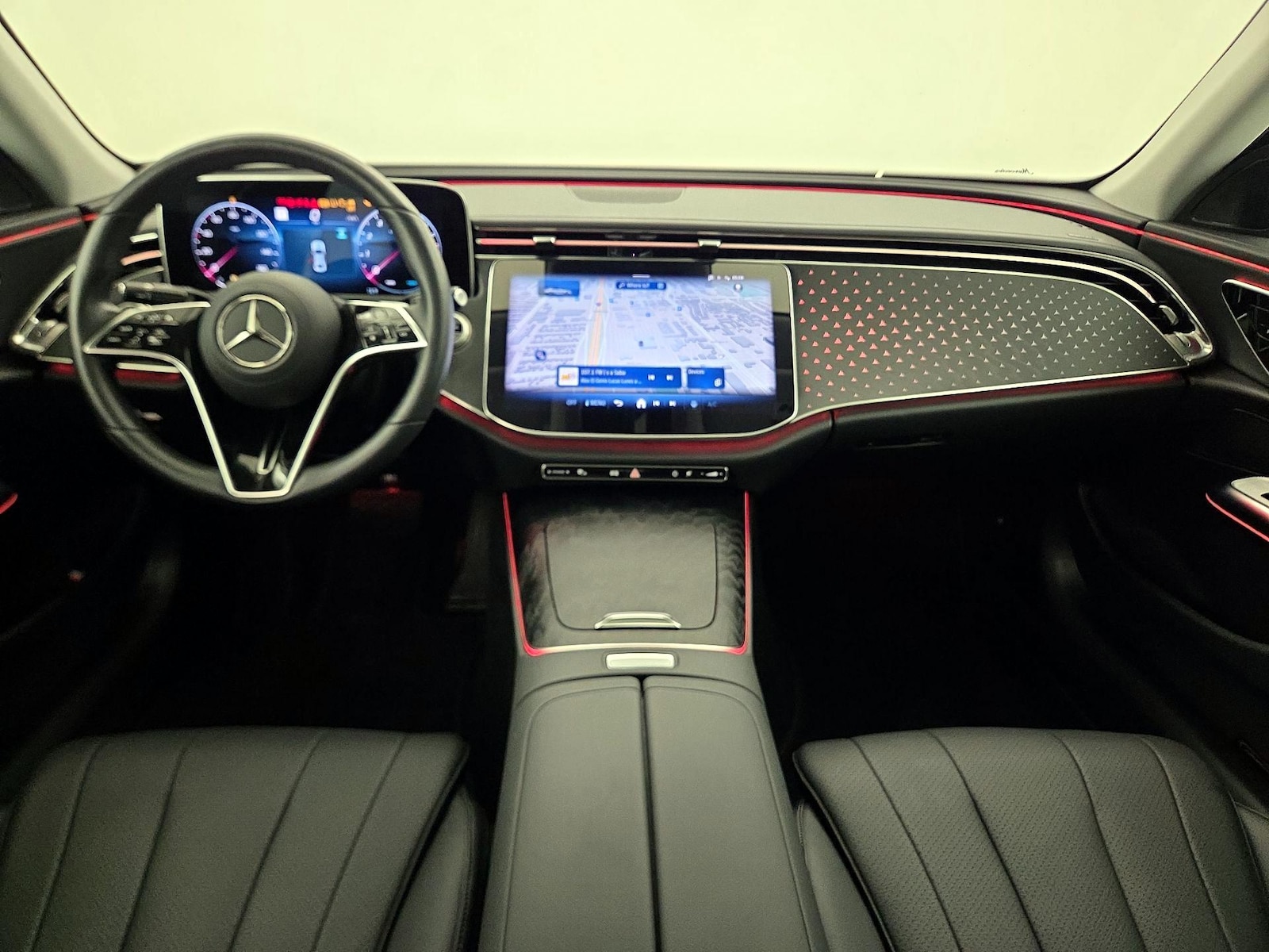 2025 Mercedes-Benz E-Class E350 - Photo 10