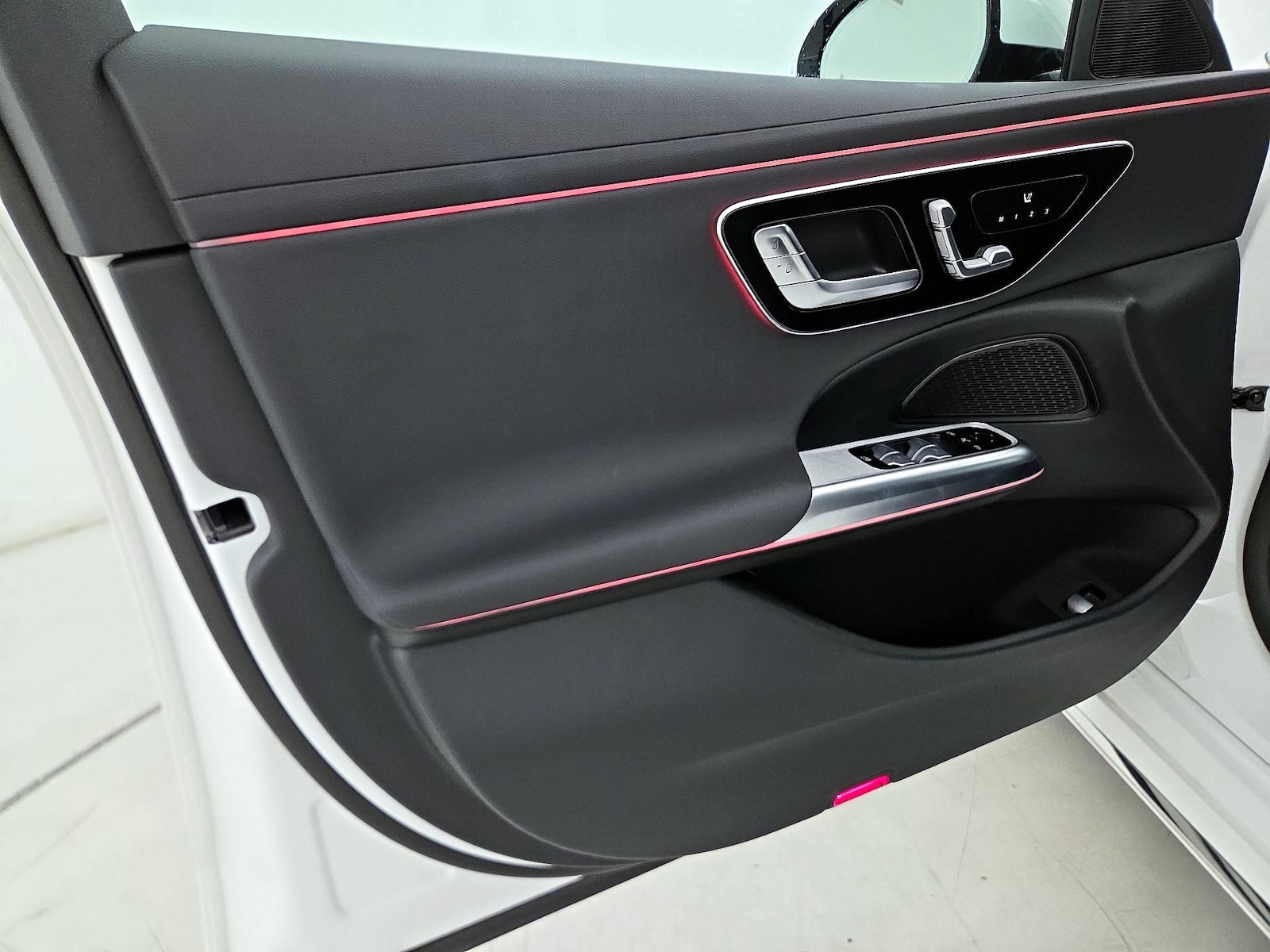 2025 Mercedes-Benz E-Class E350 - Photo 13