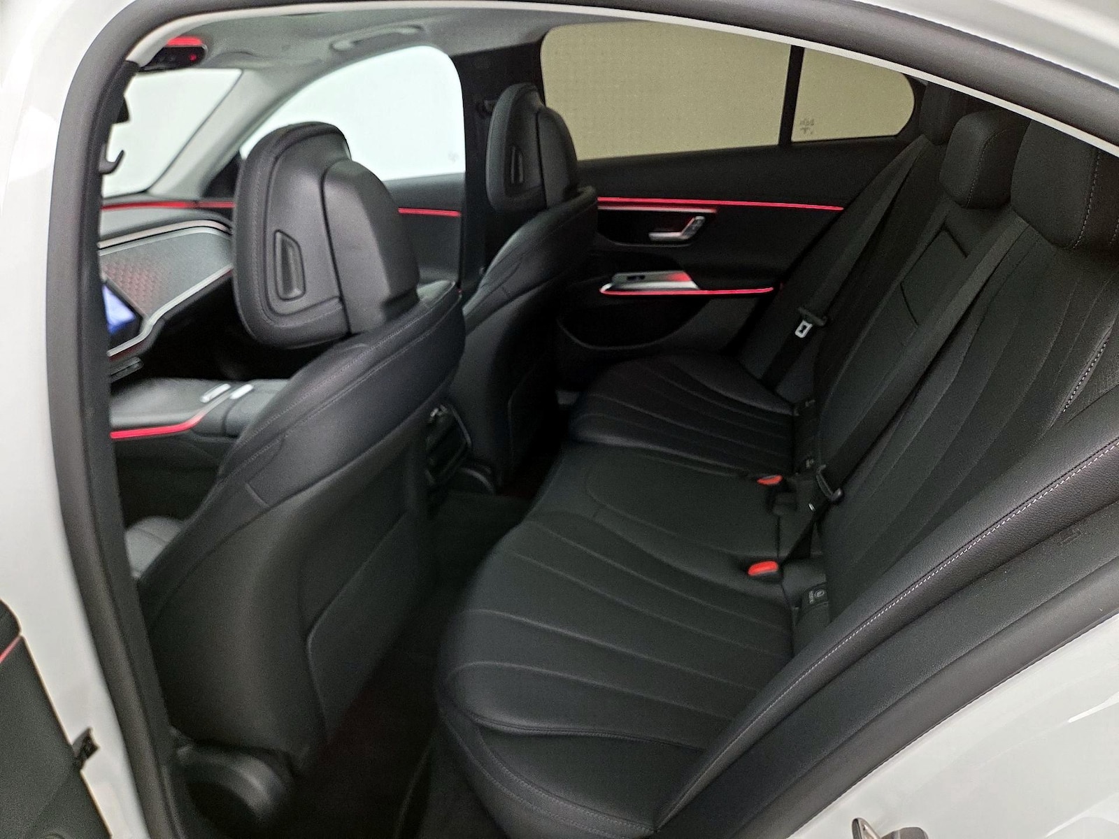 2025 Mercedes-Benz E-Class E350 - Photo 22
