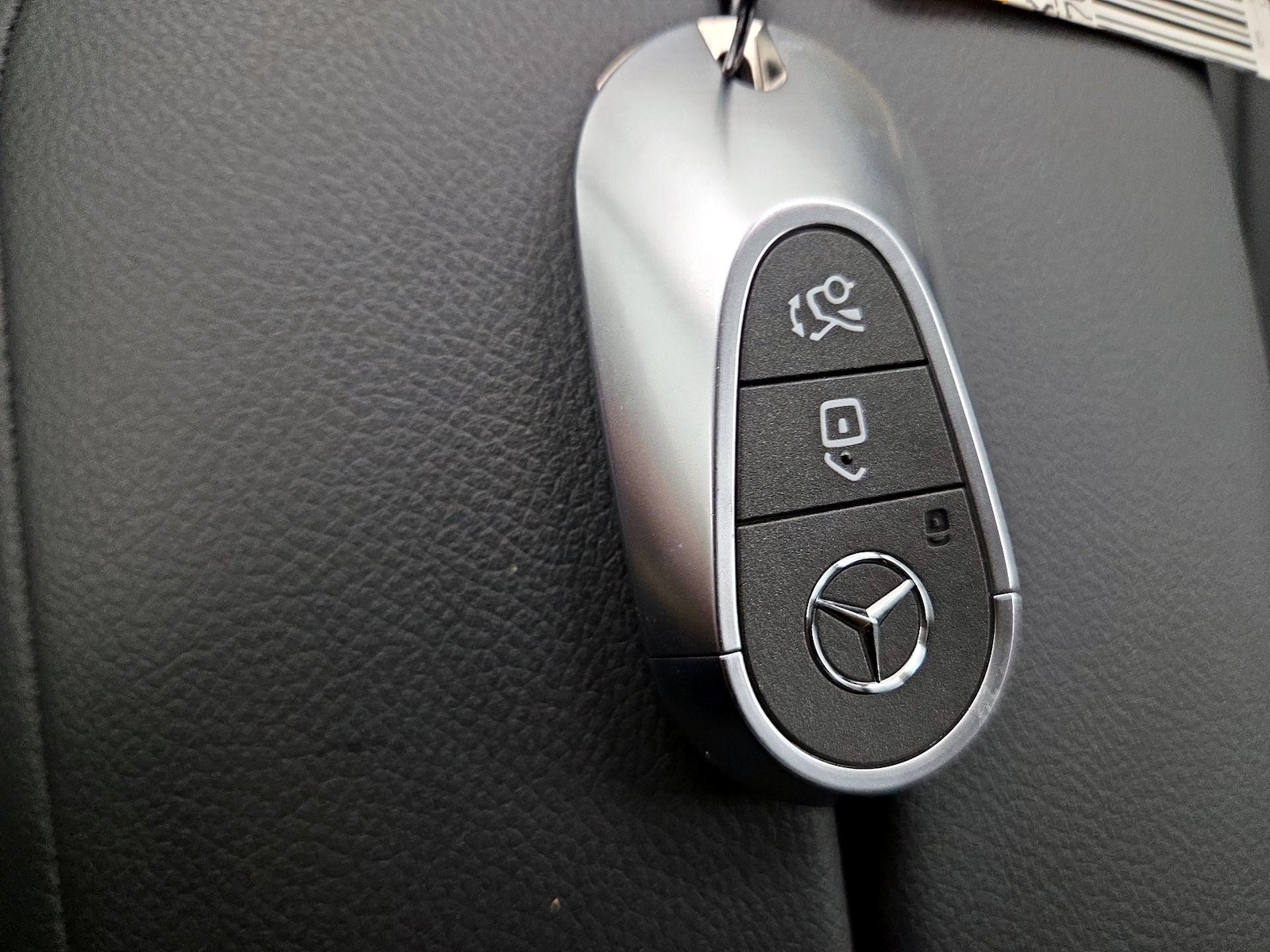 2025 Mercedes-Benz E-Class E350 - Photo 26
