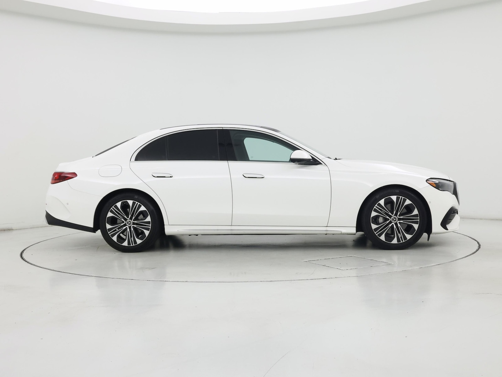 2025 Mercedes-Benz E-Class E350 - Photo 8