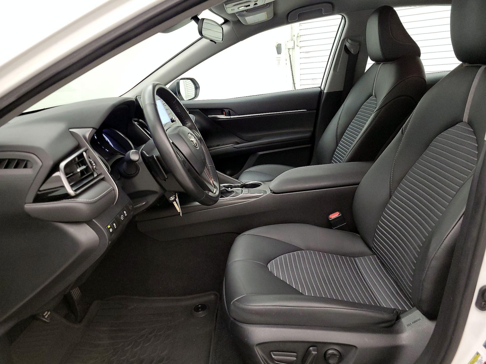 Power Seat(s) & Side Airbags