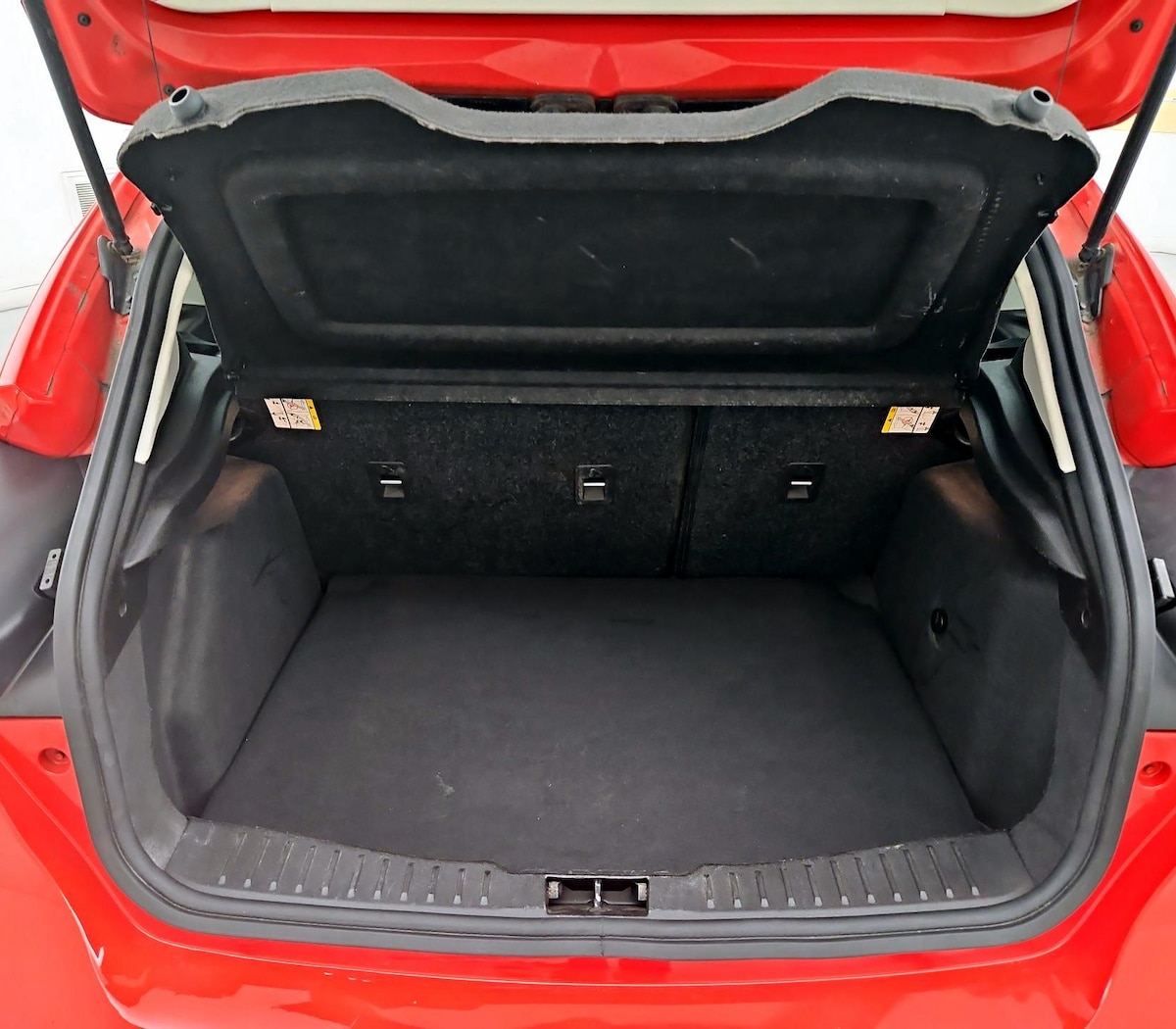 Trunk/Cargo (Seats Up)