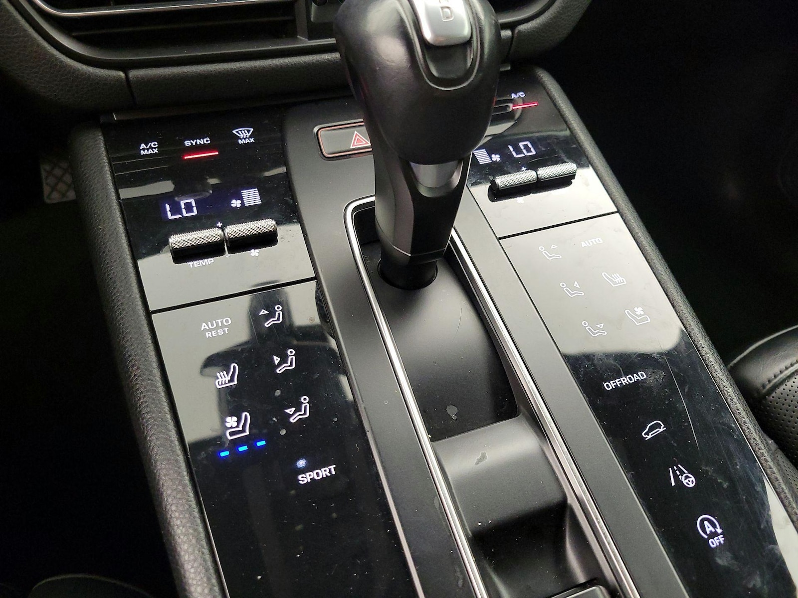 2024 Porsche Macan - Photo 18