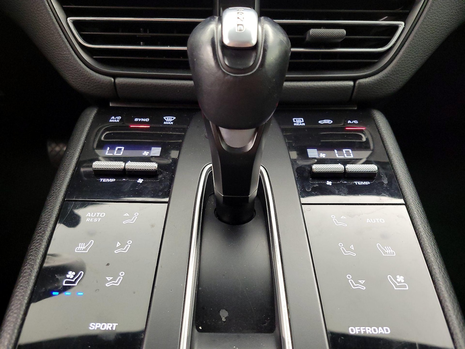 2024 Porsche Macan - Photo 19