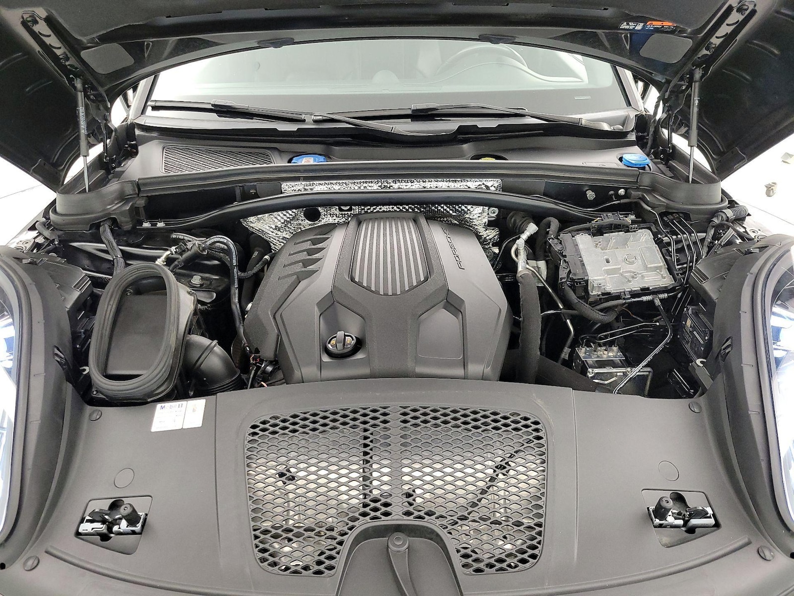 2024 Porsche Macan - Photo 24