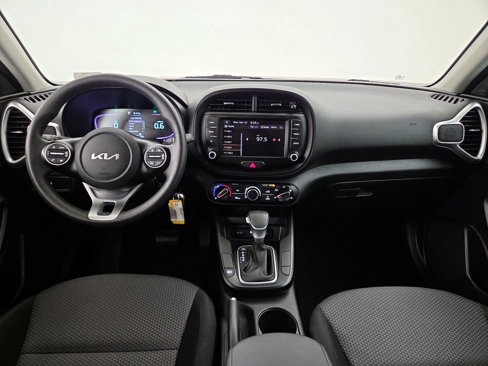 2023 Kia Soul LX - Photo 10