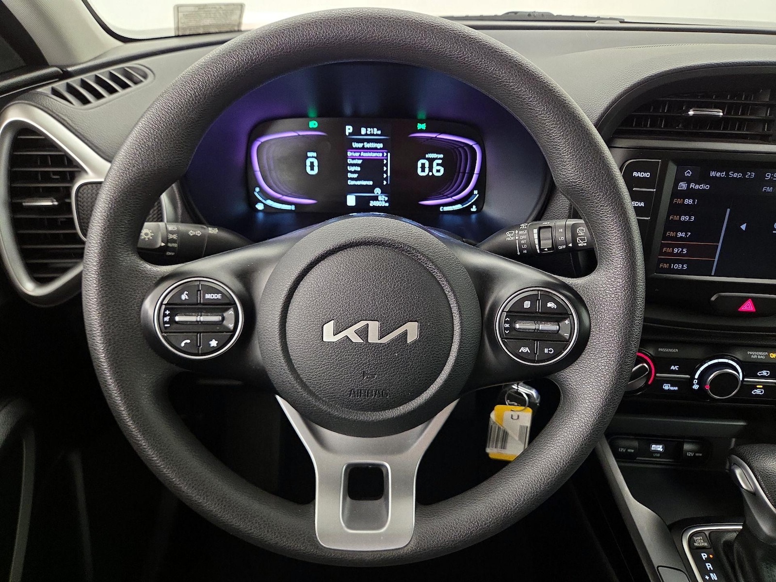 2023 Kia Soul LX - Photo 11