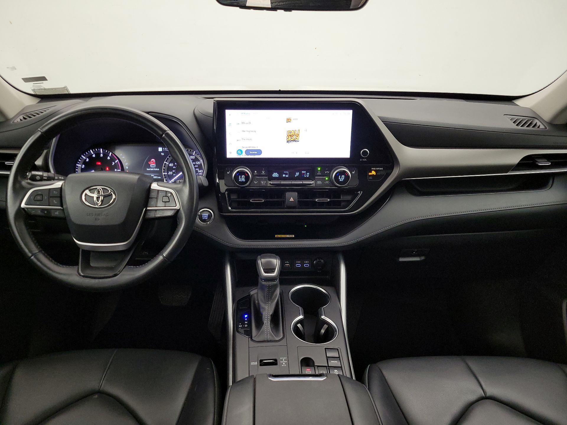 White 2023 Toyota Highlander SUV / Crossover Front-Wheel Drive Automatic