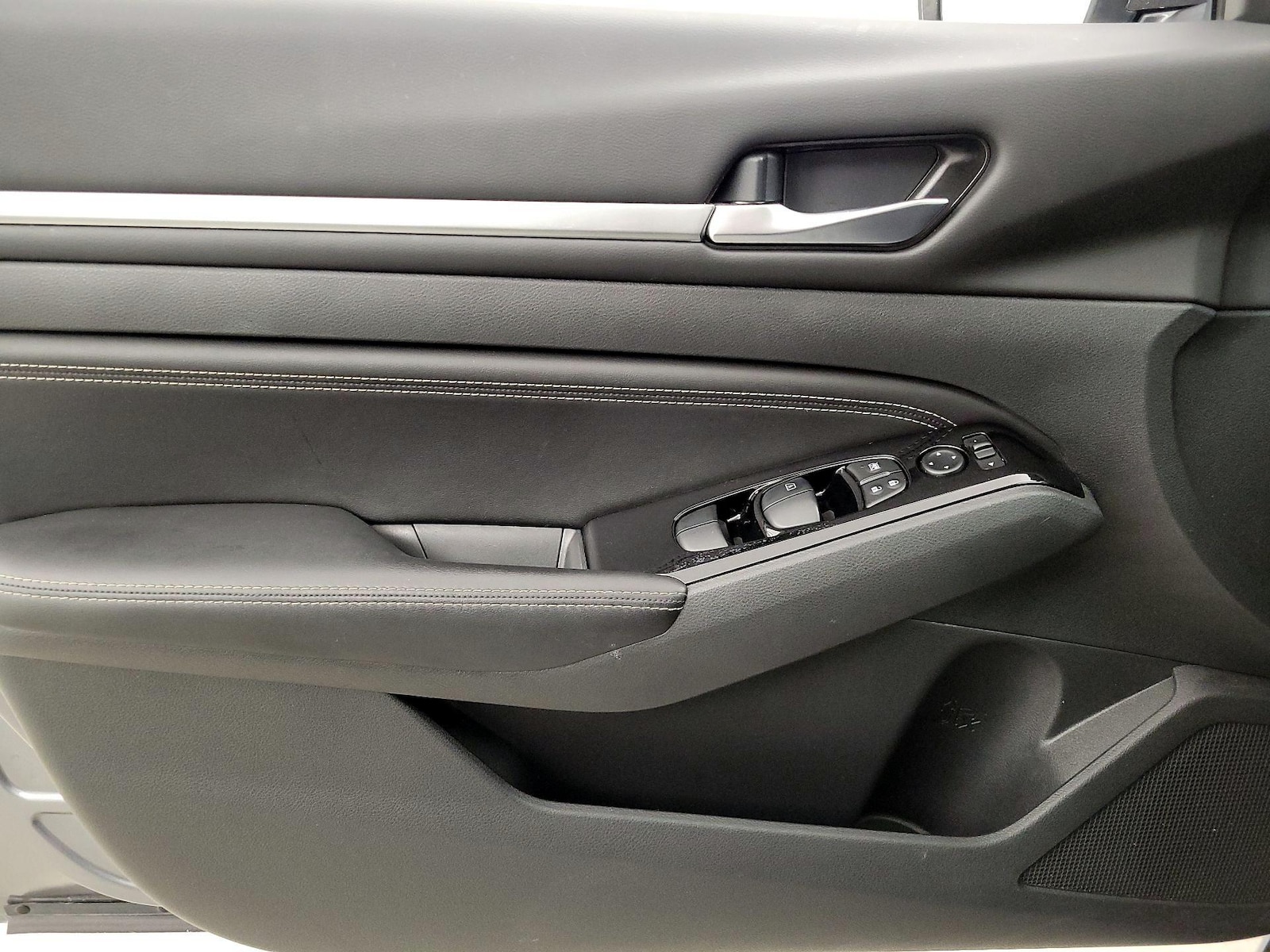 2023 Nissan Altima SV - Photo 13