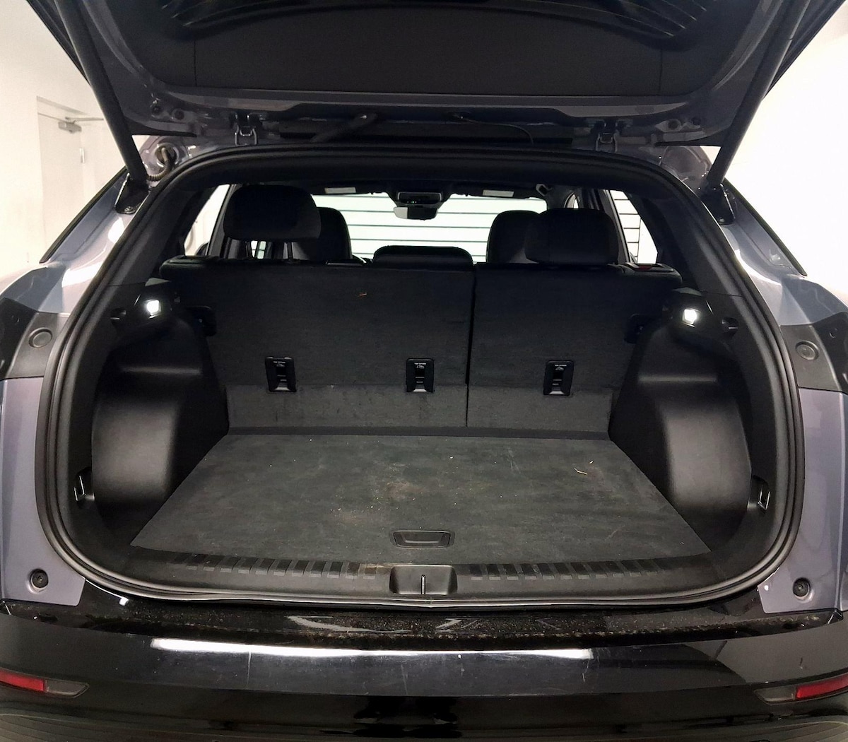 Trunk/Cargo (Seats Up)