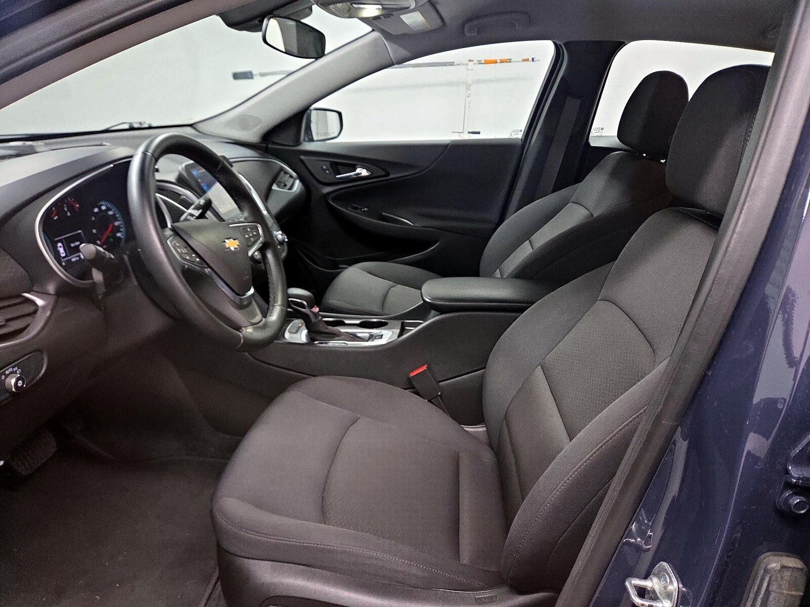 Power Seat(s) & Side Airbags