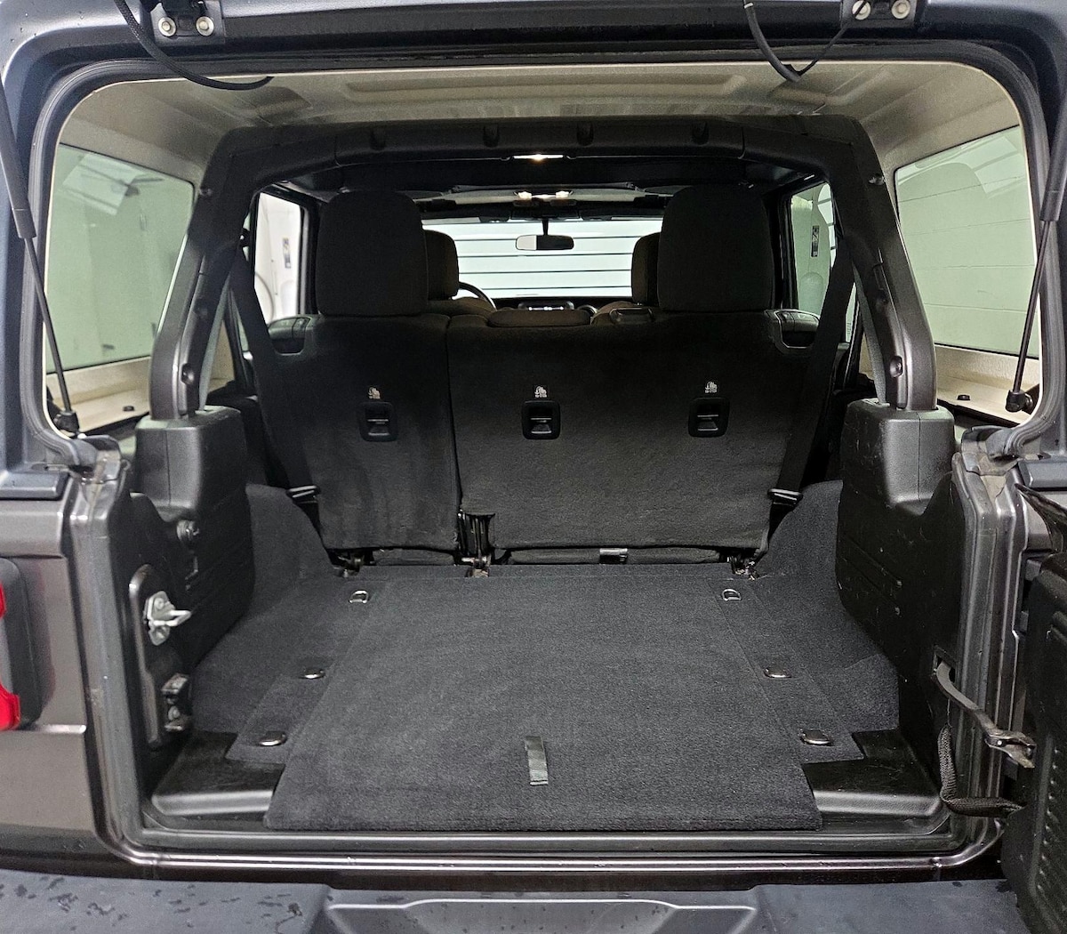 Trunk/Cargo (Seats Up)