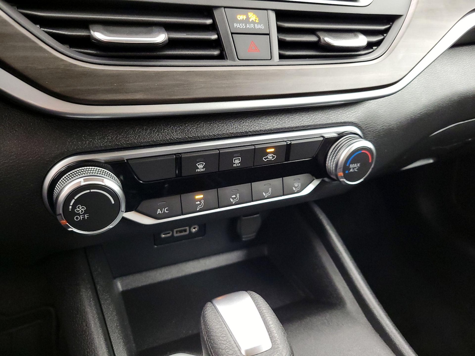 2025 Nissan Altima SV - Photo 17