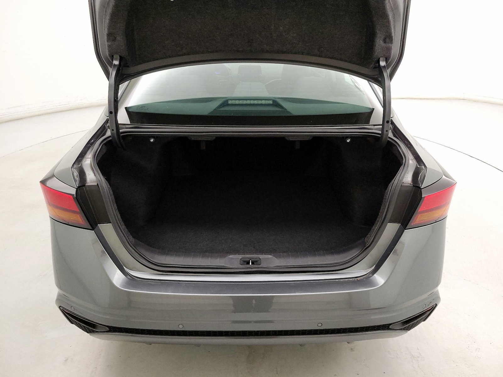 2025 Nissan Altima SV - Photo 21