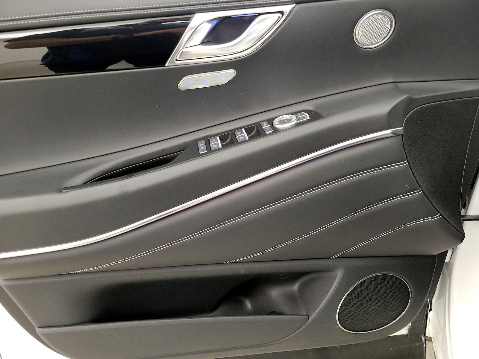 2026 GENESIS GV80 Standard - Photo 13
