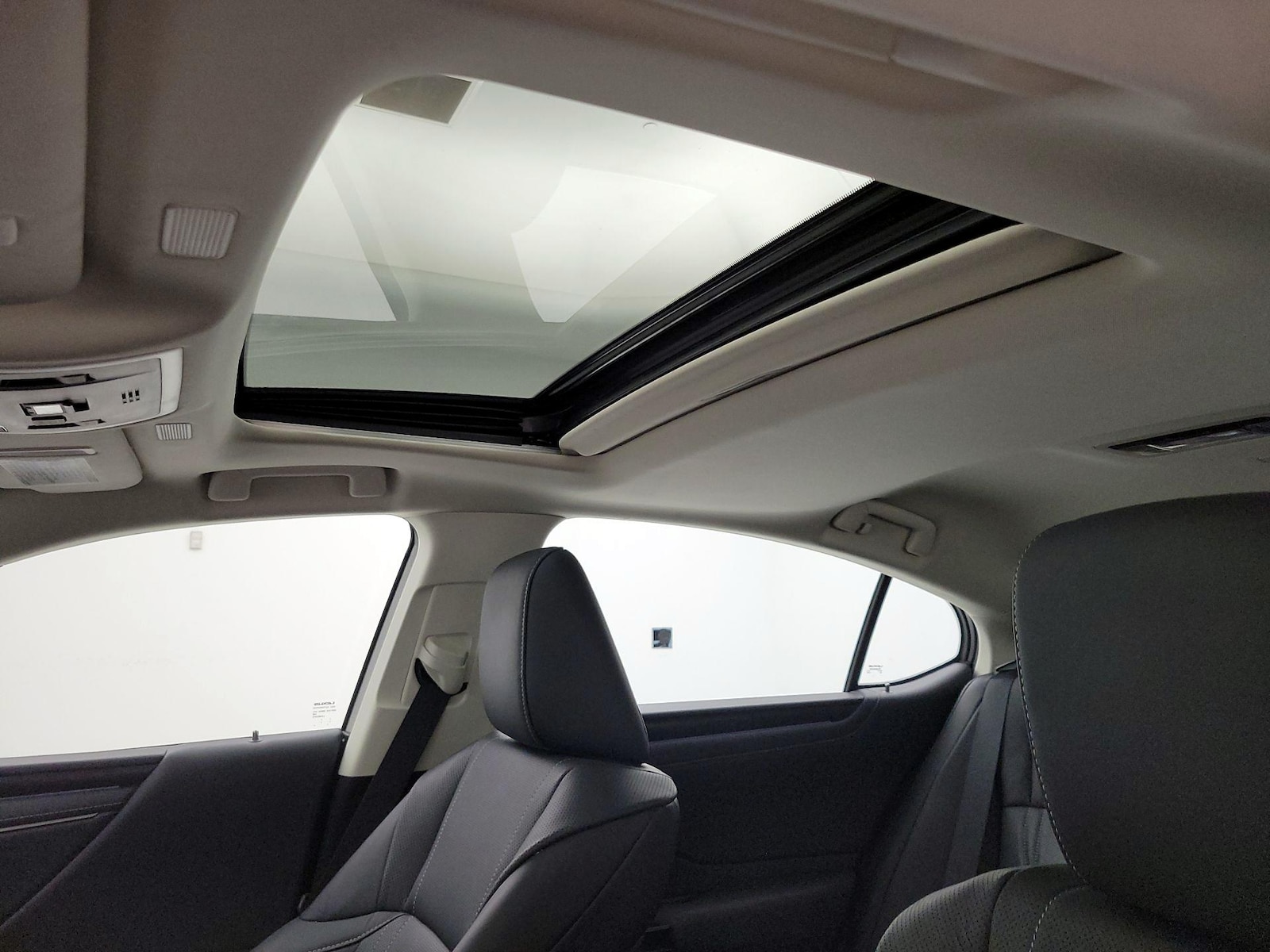 Sunroof(s) & Overhead Airbags