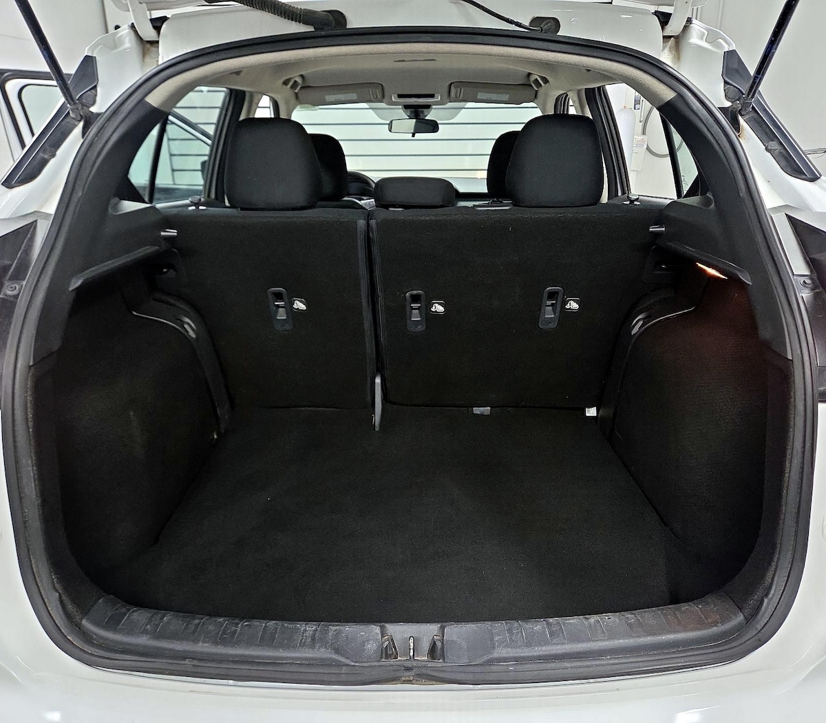 Trunk/Cargo (Seats Up)