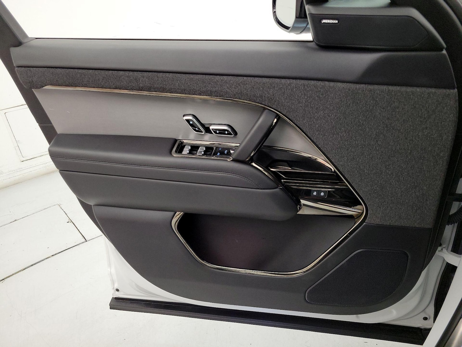 2025 Land Rover Range Rover Sport SE - Photo 13