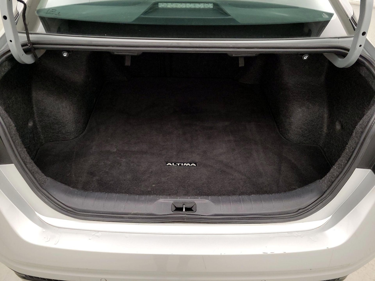 Trunk/Cargo (Seats Up)