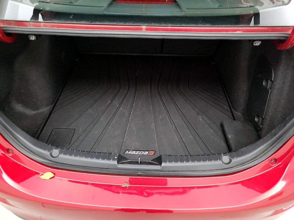 Trunk/Cargo (Seats Up)